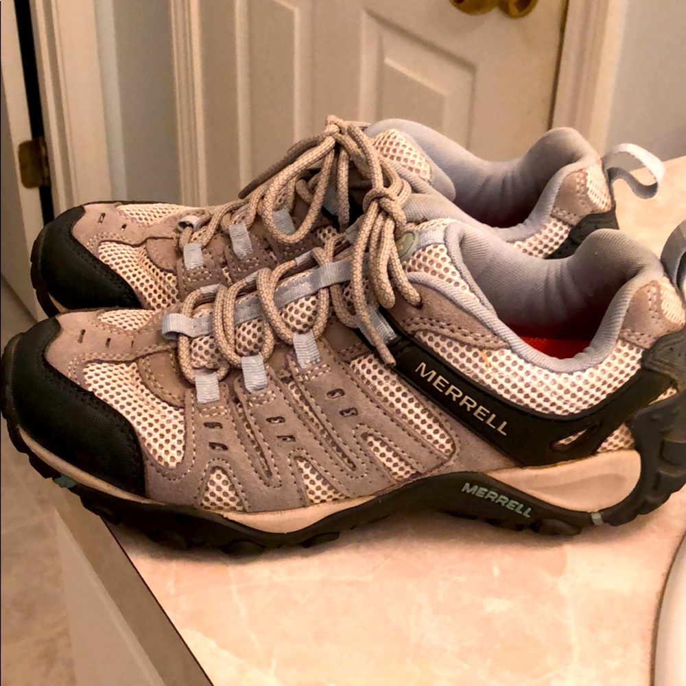 Merrill water proof hiking shoes